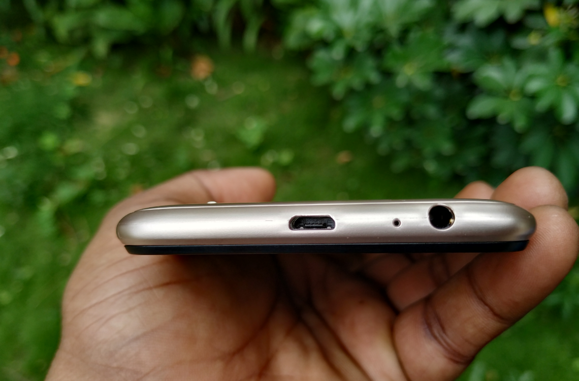 Tecno Camon iAce comes with microUSB port, a mic and a 3.5mm audio jack at the base edge. Tecno, Camon iAce, review