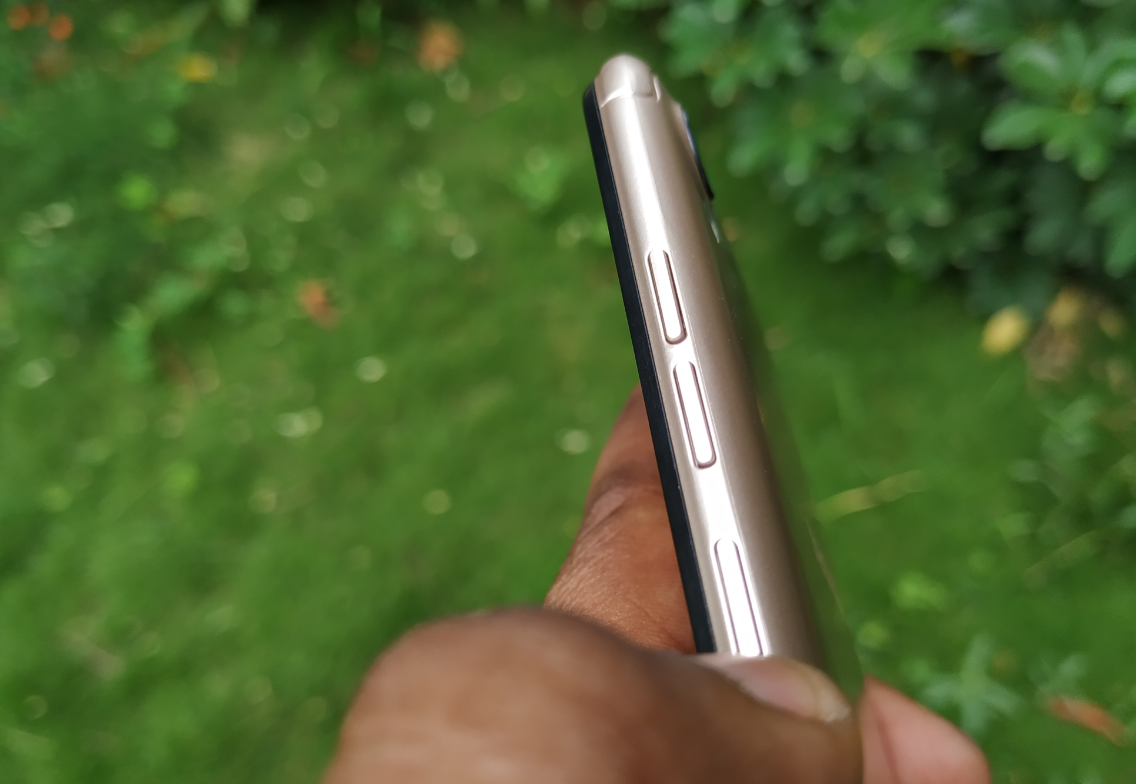 Tecno Camon iAce comes with volume rockers and the power button place one top of the other on the right side of the edge. Tecno, Camon iAce, review