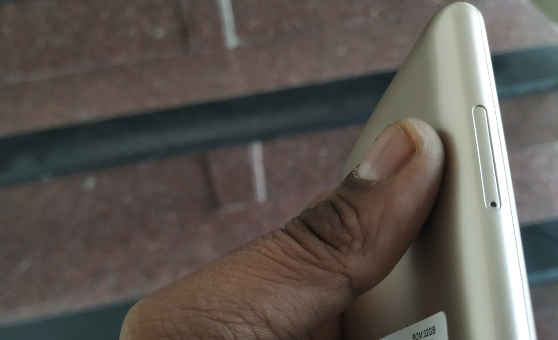 10.or D2 comes with three slots, two for the SIMs and one for the microSD card. 10.or D2, Amazon, launch, review