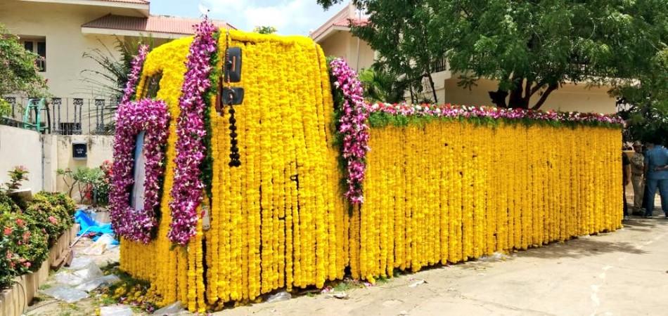 Vehicle ready for Harikrishna's last journey Vehicle ready for Harikrishna's last journey