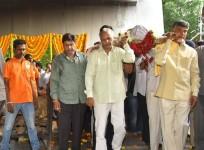 N Chandrababu Naidu seen carrying of his brother-in-law Nandamuri Harikrishna's body