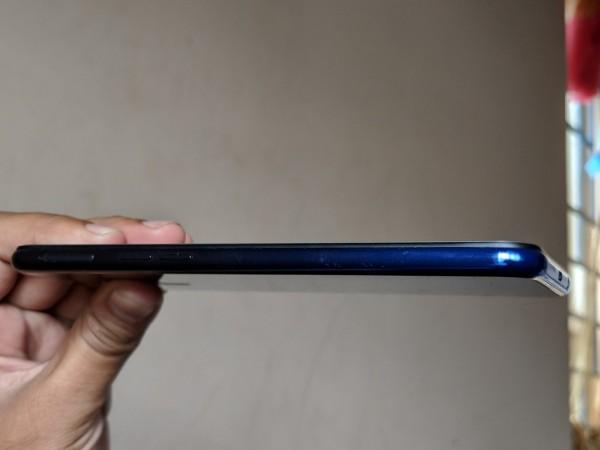 Oppo F9 Pro has gradient colour on the sides as well Oppo F9 Pro has gradient colour on the sides as well