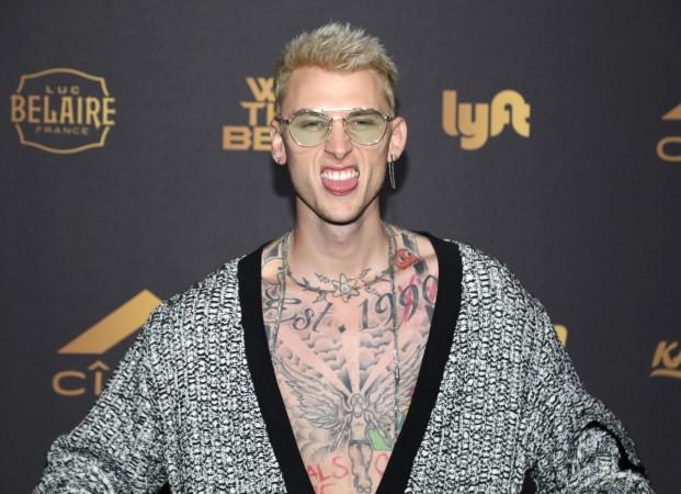 Machine gun kelly прическа