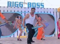 Bigg Boss 12: Salman Khan makes a splash at Goa launch