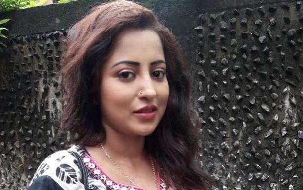 Budding Bengali actress Payel Chakraborty commits suicide. Budding Bengali actress Payel Chakraborty ends her life
