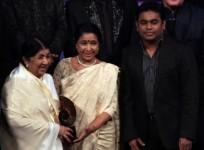Asha Bhosle birthday: Big sister Lata Mangeshkar posts beautiful message on singer's 85th birthday