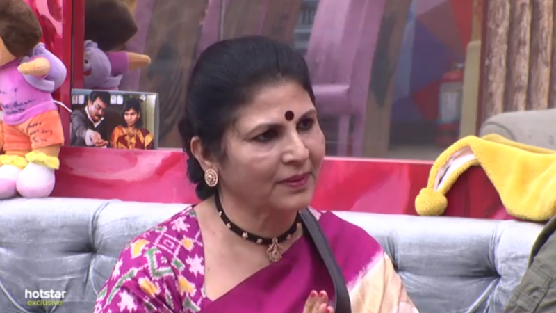 Samrat's mother visits Bigg Boss Telugu 2 house. Samrat's mother visits Bigg Boss Telugu 2 house.