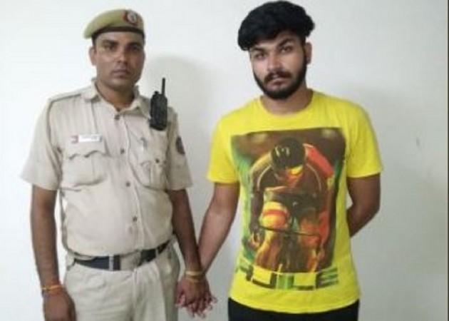 Rohit is the son of Ashok Kumar Tomar, an assistant sub-inspector with the Delhi Police in the central district. rohit tomar