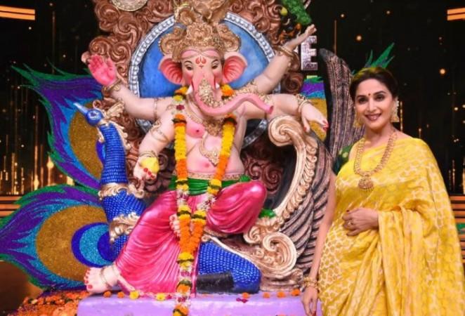 Madhuri Dixit-Nene and the Ganesha idol on Dance Deewane. Madhuri Dixit-Nene and the Ganesha idol on Dance Deewane.
