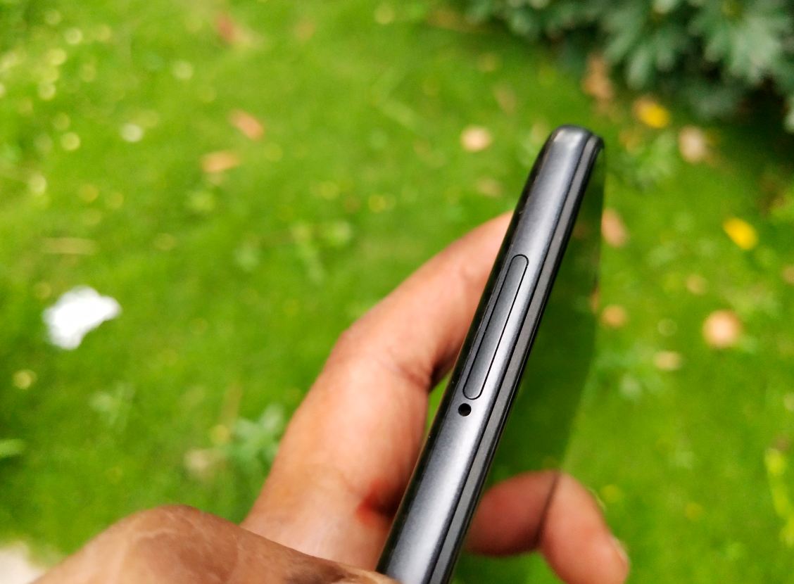 Poco F1 comes with smart dual-SIM tray slot on the left side. Xiaomi, Poco F1, launch, review, price, specifications,