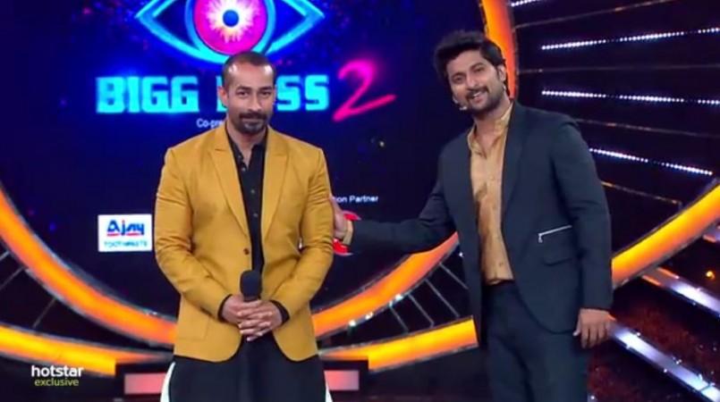 Amit Tiwari with host Nani on Bigg Boss Telugu 2 Amit Tiwari with host Nani on Bigg Boss Telugu 2