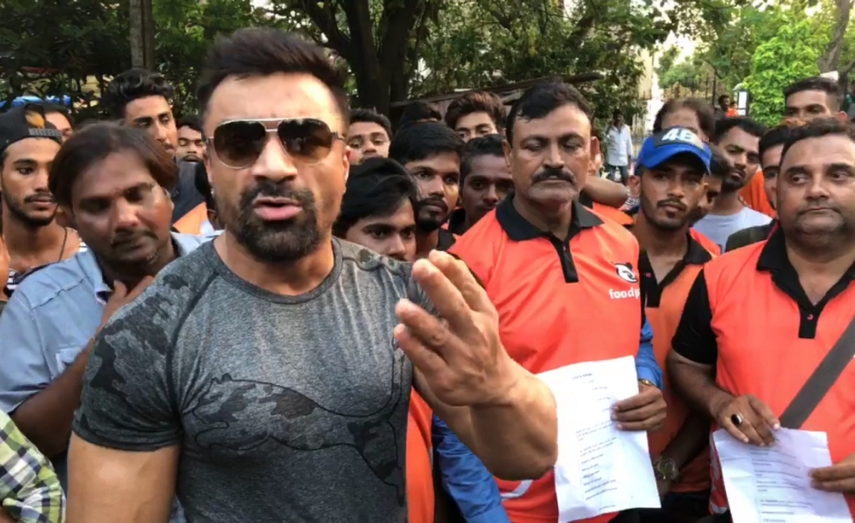 Ajaz Khan lends his voice to online food delivery boys on Facebook live -  IBTimes India