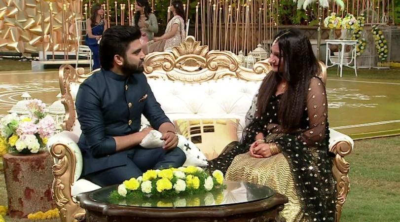 Pradeep Machiraju with participant Deena on Pelli Choopulu Pradeep Machiraju with participant Deena on Pelli Choopulu
