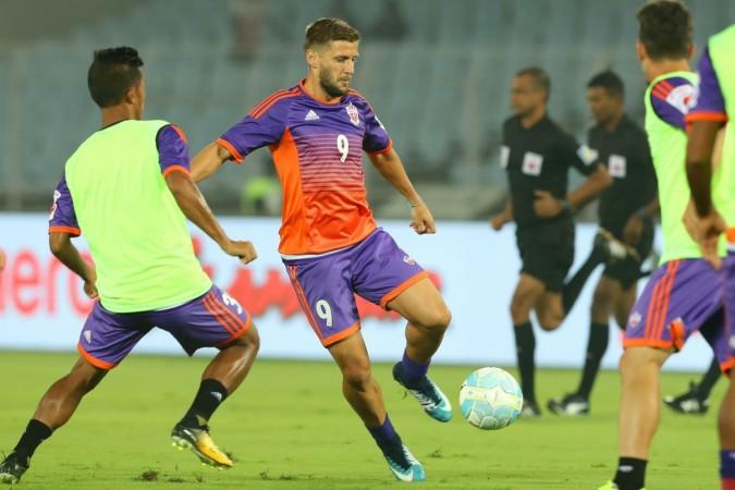 Emiliano Alfaro playing for FC Pune City FC Pune City, Emiliano Alfaro