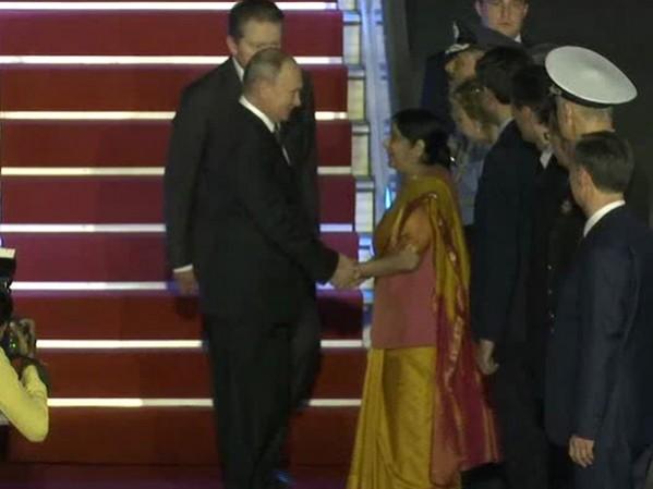 Vladimir Putin meets External Affairs Minister Sushma Swaraj sushma swaraj-putin
