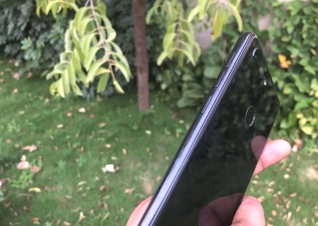 Lenovo K9 features power button and volume rockers placed one above the other in the right side. Lenovo K9, review, launch,India, price