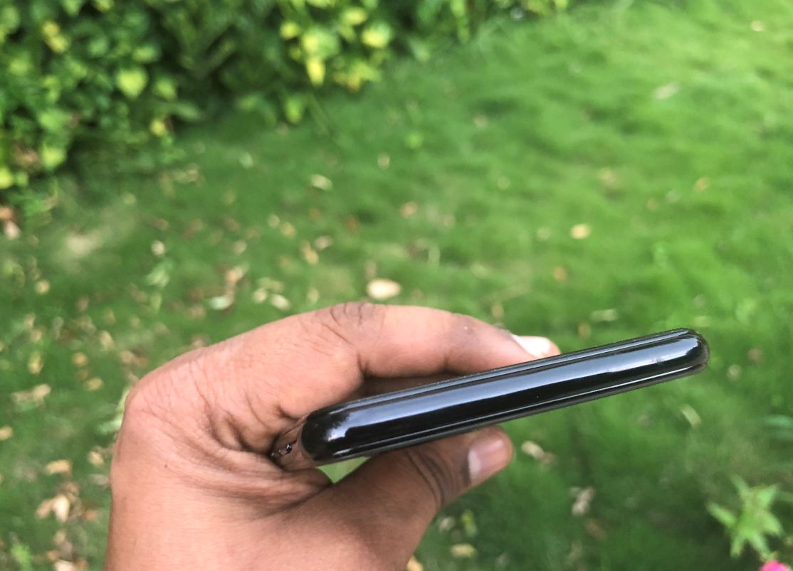 Lenovo K9 feature smooth contour on the top with no physical buttons. Lenovo K9, review, launch,India, price