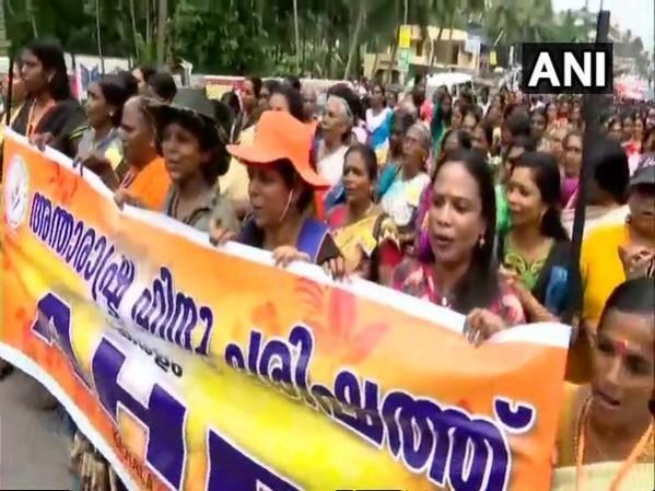 Devotees, including women protesting against the Supreme Court verdict sabarimala protests