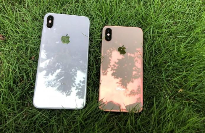 Except for the mammoth size, Apple iPhone XS Max comes with same design language as the iPhone XS. Apple, iPhone XS, iPhone XS Max