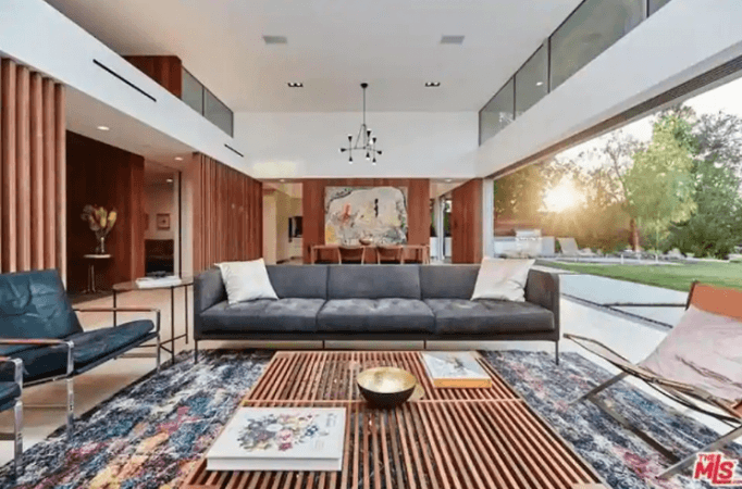Priyanka Chopra and Nick Jonas mansion. Priyanka Chopra and Nick Jonas mansion
