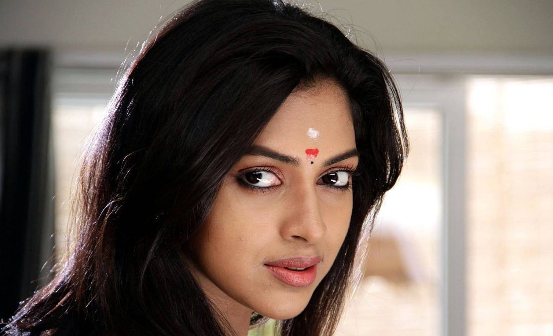Amala Paul attacked for her allegations on Susi Ganeshan; netizens mock  actress for praising him earlier - IBTimes India