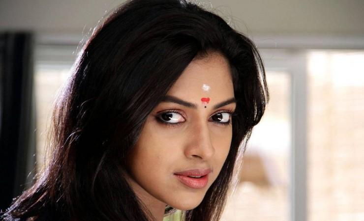 Amala Paul trolled for praising Susi Ganeshan earlier. Amala Paul
