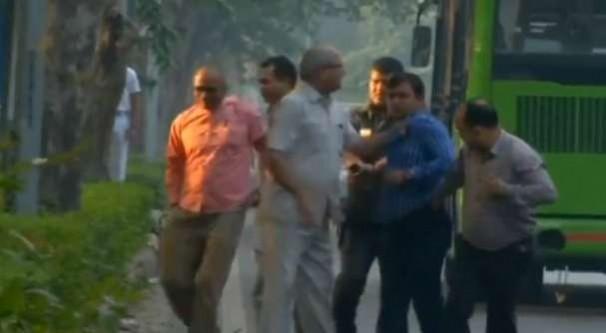 4 men arrested outside Chief director Verma's house in Delhi 4 men from IB arrested outside Chief director Verma's house in Delhi