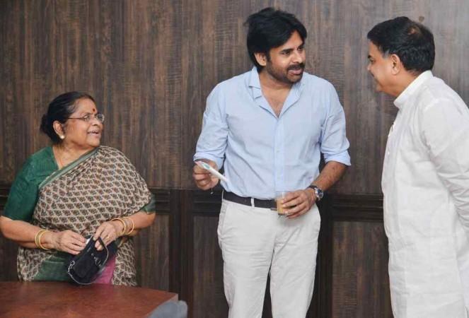Pawan Kalyan's mother donates an amount of Rs. 4 Lakhs as Janasena party fund. Pawan Kalyan's mother donation