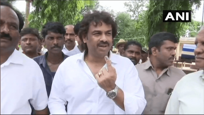 Madhu Bangarappa casts his vote Madhu Bangarappa