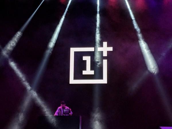 Logotipo de OnePlus visto en el lanzamiento de 6T en Nueva Delhi el 30 de octubre de 2018.