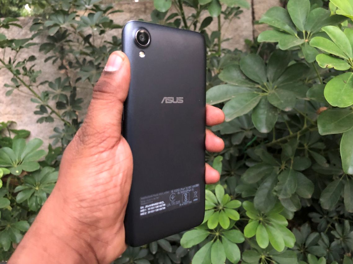 Asus Zenfone Lite L1 comes with polycarbonate-based body on back with 13MP primary camera with LED flash on top left corner. Asus, Zenfone Lite L1, review, price, specs, India