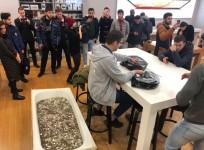 Russian man buys iPhone XS in a strange manner