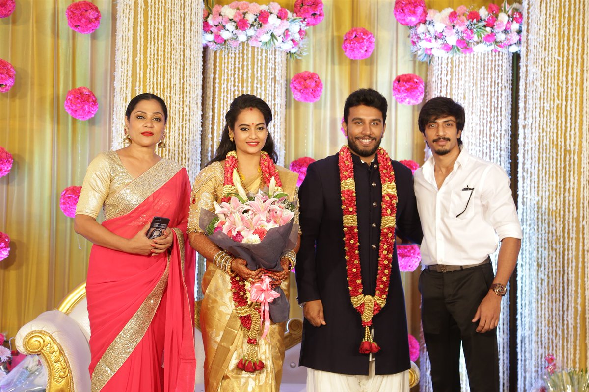 Bigg Boss Tamil 2 Shariq Haasan with his mother Uma Riyaz at Suja Varunee-Shiva Kumar's wedding reception. Suja Varunee-Shiva Kumar Wedding Reception Pics