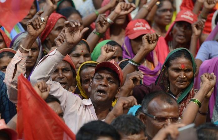 Heat waves hit paddy cultivation, farmer faces huge loss farmers protest