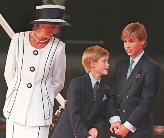 Lady Di with her two children Prince Harry and William Princess Diana