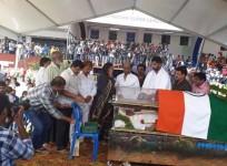 Rajinikanth pays respect to Ambareesh