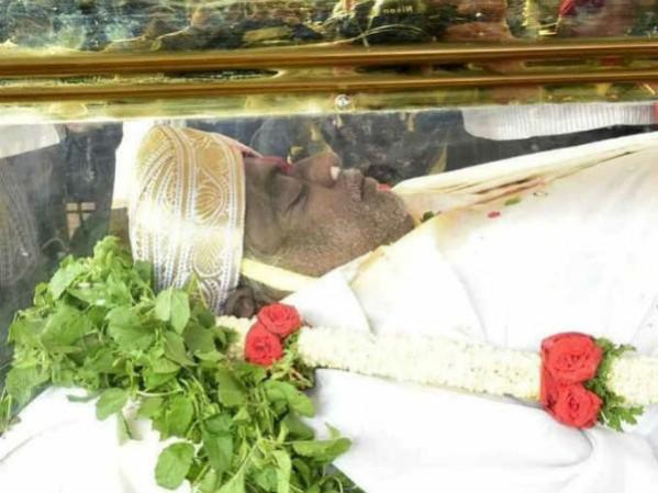 Ambareesh funeral and final rites at Kanteerava Studios. Ambareesh Final Rites
