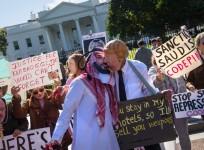 TOPSHOT-US-POLITICS-TRUMP-diplomacy-demonstration-mass-media