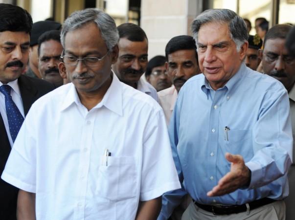 West Bengal state Industrial Minister Nirupam Sen and Tata Group Chairman Ratan Tata make their way to a press meet in Kolkata on September 1, 2009. Nirupam Sen and Ratan Tata