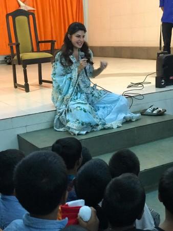 Jacqueline Fernandez celebrates Christmas with underprivileged children Jacqueline Fernandez celebrates Christmas with underprivileged children