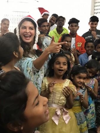 Jacqueline Fernandez celebrates Christmas with underprivileged children Jacqueline Fernandez celebrates Christmas with underprivileged children