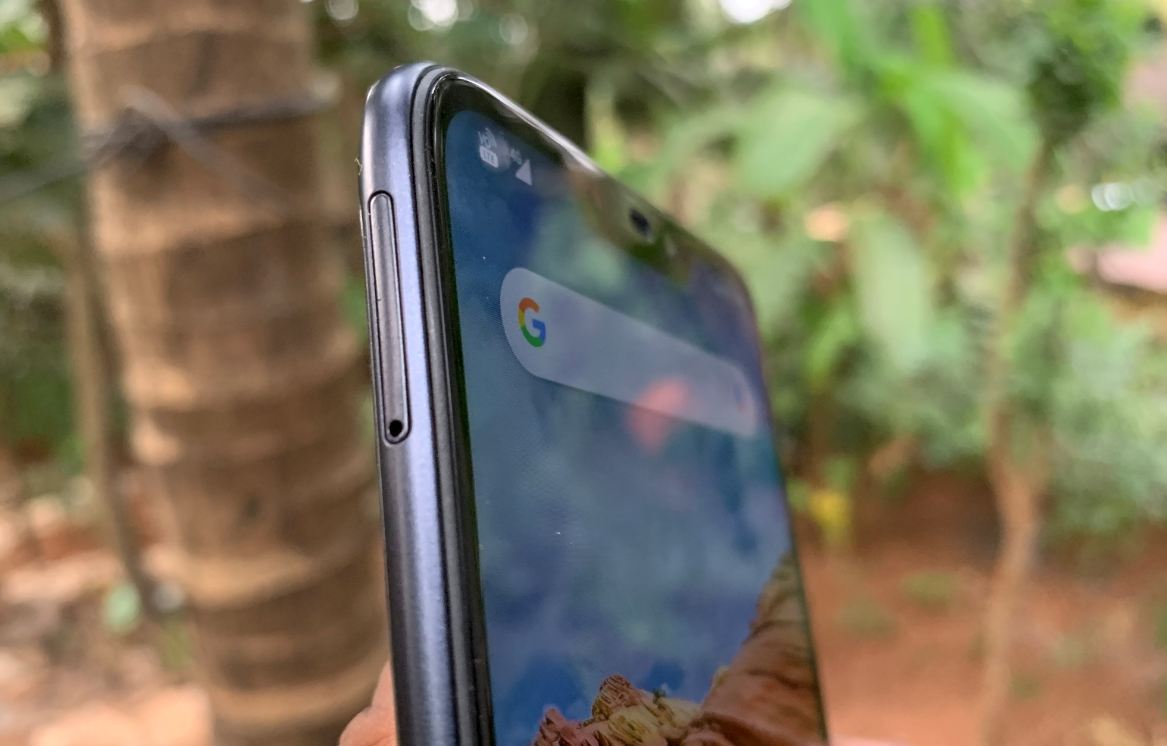 Asus Zenfone Max M2 features special SIM tray on the left side with three dedicated slots for SIM 1, SIM 2 and microSD. Asus, Zenfone Max M2, review, India, launch,price