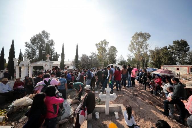 Relatives and friends of a deceased give the last goodbye in the pantheon after the funeral services of the victims of an explosion in a pipeline belonging to Mexican Public Oil Company Pemex on January 20, 2019, in Tlahuelilpan, Mexico. Relatives of Victims of a Pemex' Pipeline Explosion Hold a Vigil