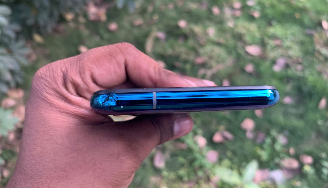 Oukitel U23 features no physical button on the top. Oukitel U23, review, price