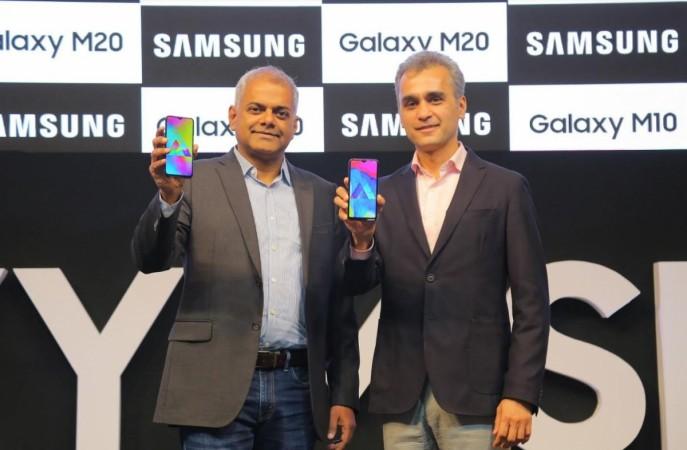 From R to L: Mr Asim Warsi, Senior Vice-President, Samsung India and Manish Tiwary, Vice-President – Category Management, Amazon India at the Samsung Galaxy M10 and the Galaxy M20 launch event in Gurugram, India on January 28, 2019. Samsung, Galaxy M10, India, launch, Galaxy M20