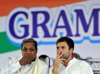 Vice President of the Indian National Congress, Rahul Gandhi (R) and Chief Minister of Karnataka, Siddaramaiah