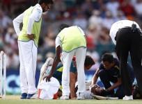 Dimuth Karunaratne cops a nasty blow