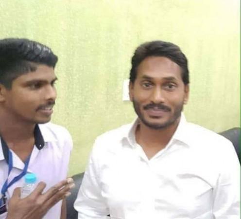 Jaripalli Srinivas (L) who attacked YSR Congress Party President Y.S. Jaganmohan Reddy with a knife, according to the police, sneaked up to him with a request to take a selfie, on Oct 25, 2018. The attacker works as a waiter at a restaurant at the airport. A commandant of the Central Industrial Security Force (CISF) overpowered the attacker, who was handed over to police. Jagan Mohan reddy