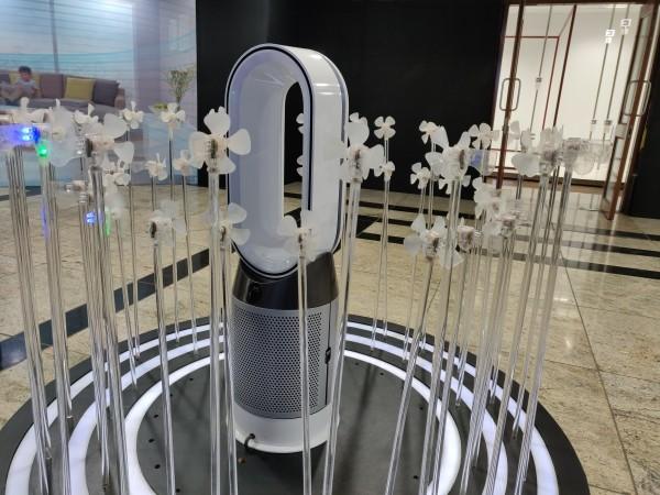 Dyson Hot Cool air purifier can rotate 350 degrees Dyson Hot Cool air purifier can rotate 350 degrees