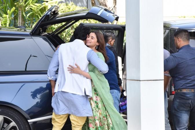 Ranbir Kapoor, Alia Bhatt share a warm hug Ranbir Kapoor, Alia Bhatt